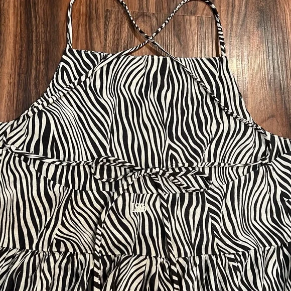 NWOT Levi’s Amalijia Zebra Print Midi Dress - Picture 11 of 16